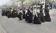 A demonstration for female suffrage in 1912 in Berlin. (© picture-alliance/dpa)