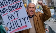 Am 29. April 2019 versammelten sich Demonstranten vor den Büros der New York Times und warfen ihr Antisemitismus vor. (© picture-alliance/dpa)