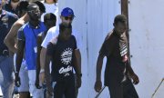 Migrants at Lampedusa's harbour on 19 August 2019. (© picture-alliance/dpa)