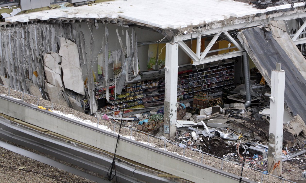 Lettische Enthüllungsjournalisten haben insbesondere Desinformationskampagnen über einen Supermarkteinsturz in Riga aufgedeckt. Im Jahr 2013 starben hier mehr als 50 Menschen.