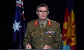 General Angus Campbell reporting on the atrocities committed by Australian soldiers. (© picture-alliance/dpa/Mick Tsikas)