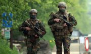 Search patrol in Limburg province on May 20. (© picture-alliance/Dursun Aydemir)