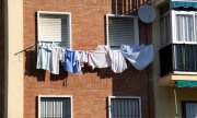 A block of flats in Malaga. (© picture alliance/Chromorange/Bilderbox)