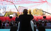 Der türkische Präsident, hier am Samstag, 23. Oktober auf einer Veranstaltung in Eskişehir, verbittet sich die Einmischung im Justizfall Osman Kavala.(© picture alliance /AA/Turkish Presidency/Murat Cetinmuhurdar/Handout)