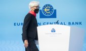 Christine Lagarde on 16 December. The inflation rate is currently at 4.9 percent in the Eurozone, but is expected to go down to 3.2 percent in 2022. (© picture alliance/dpa/AFP Pool/Thomas Lohnes)