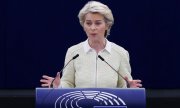 EU Commission President Ursula von der Leyen hopes tougher sanctions will deter Russia. (© picture alliance / EPA/ JULIEN WARNAND)