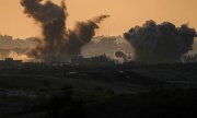 15 Ekim Pazar günü Gazze Şeridi'nden yükselen dumanlar. (© picture alliance / ASSOCIATED PRESS / Ariel Schalit)