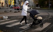 Straßenszene in Tallinn am 3. November. (© picture alliance / ASSOCIATED PRESS / Pavel Golovkin)