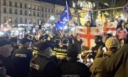 Die Proteste richten sich auch gegen eine Gefährdung von Georgiens EU-Perspektive. (© picture-alliance/ASSOCIATED PRESS / Takashi Itoda)
