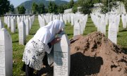 Le cimetière de Potočari, à Srebrenica. (© picture-alliance/ASSOCIATED PRESS / Kemal Softic)