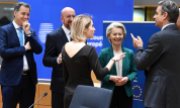 Soldan: De Croo, Michel, Kallas, Von der Leyen ve Miçotakis görüşmeler esnasında. (© picture alliance / Anadolu / Dursun Aydemir)
