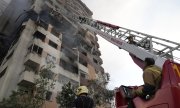 Feuerwehreinsatz am Ort eines Raketeneinschlags in Teheran. (© picture alliance / Associated Press / Vahid Salemi)