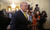 Donald Trump is not insisting on a meeting between Volodymyr Zelensky and Vladimir Putin as a precondition for talking with the Russian president. (© picture alliance/ASSOCIATED PRESS/Mark Schiefelbein)