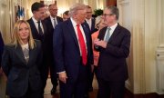 US-Präsident Trump umringt von europäischen Spitzenpolitikern beim Gipfel in Washington am 18. August 2025. (© picture alliance / SvenSimon / Presidential Office of Ukraine)