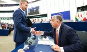 Macaristan Başbakanı Viktor Orbán (sağda) ve en büyük siyasi rakibi Péter Magyar. (© picture-alliance / Pool Union Européene / Agence Hans Lucas)