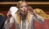 Глава правительства Италии Джорджия Мелони выступает в итальянском парламенте, 17 декабря 2025 года. (© picture-alliance/Zumapress.com/Рикардо Антимиани)