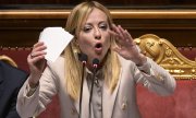 Глава правительства Италии Джорджия Мелони выступает в итальянском парламенте, 17 декабря 2025 года. (© picture-alliance/Zumapress.com/Рикардо Антимиани)