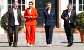 Der Vorsitzende der Sozialliberalen Partei Martin Lidegaard, die Vorsitzende der Sozialistischen Volkspartei Pia Olsen Dyhr, die designierte Regierungschefin Mette Frederiksen und der Vorsitzende der Moderaten, Lars Løkke Rasmussen (v. li nach re.) vor der Präsentation des Programms der Regierung. (© picture alliance / NurPhoto / Kristian Tuxen Ladegaard Berg)