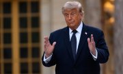 US-Präsident Trump war auf Einladung von Frankreichs Präsident Macron im Schloss Versailles zu Gast, im Anschluss an den G-7-Gipfel im französischen Évian. (© picture alliance / MAXPPP  Julien Mattia / Le Pictorium)