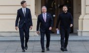 Посланники США Джаред Кушнер и Стив Уиткофф с Владимиром Зеленским в Киеве, 6 сентября 2026 года. (© picture alliance/Свен Саймон/Press Service Of The President Of Ukraine)