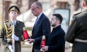 Merz und Selenskyi bei einer Gedenkveranstaltung am 4. Oktober.
(© picture-alliance/dpa/Kay Nietfeld)