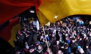 Nach Polizeiangaben wurden Attentäter dazu aufgerufen, sich unter die Pegida-Demonstranten zu mischen und einen Mord an einem der Organisatoren zu begehen. (© picture-alliance/dpa)
