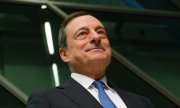 The ECB will spend 60 billion euros a month on government bonds until September 2016, ECB chief Draghi announced. (© picture-alliance/dpa)