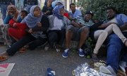 Hundreds of refugees, most of whom come from Africa, have been camping out for days on Italy's border with France. (© picture-alliance/dpa)