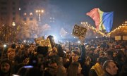"La corruption tue", l'un des slogans repris par les manifestants. 32 personnes ont perdu la vie dans l'incendie de la discothèque "Colectiv". (© picture-alliance/dpa)