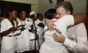 Juan Manuel Santos on Sunday visited a mass in Bojayá, one of the cities that has been worst affected by the civil war. (© picture-alliance/dpa)