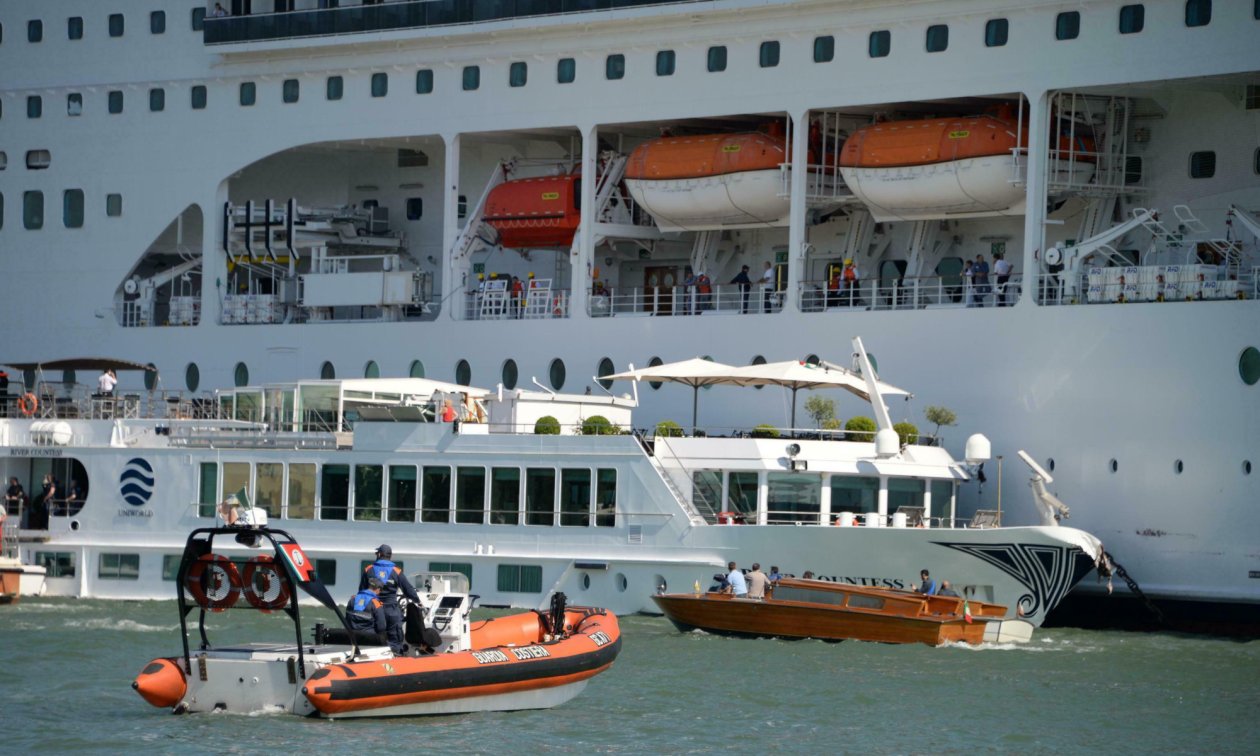 Cruise Ship Rams Tourist Boat In Venice Eurotopics Net