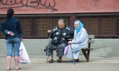 Elderly women in Narwa, Estonia. (© picture-alliance/dpa)