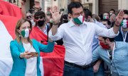 Matteo Salvini nimmt ein Bad in der Menge. (© picture-alliance/dpa)