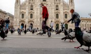 In front of Milan Cathedral. (© picture-alliance/dpa)