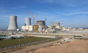 Das Kraftwerk in Ostrowez während der Bauphase 2018. (© picture-alliance/dpa)