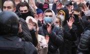 Demonstrators under arrest in Saint Petersburg on 31 January 2021. (© picture-alliance/Dmitri Lovetsky)