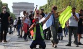 In Frankreich gab bereits in der Vorwoche Proteste, nun stieg die Zahl der Demonstrierenden noch einmal um 50.000. (© picture-alliance/Alaattin Dogru)