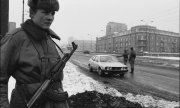 Poste de contrôle militaire à Varsovie, en décembre 1981. (© picture-alliance/dpa)