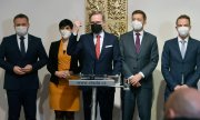 Petr Fiala (au centre) avec les présidents de la coalition pentapartite. (© picture alliance/dpa/CTK/Michaela Rihova)