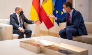 Scholz (solda) ve Sánchez 17. Ocak'ta Madrid'de. (© picture alliance/dpa/Michael Kappeler)