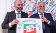 Manfred Weber mit dem stellvertretenden Vorsitzenden von Forza Italia, Antonio Tajani. (© picture alliance / ZUMAPRESS.com / Roberto Monaldo)