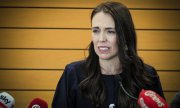 Ardern explaining her reasons for stepping down to the press in Napier, New Zealand, on 19 January. (© picture alliance / ASSOCIATED PRESS / Warren Buckland)
