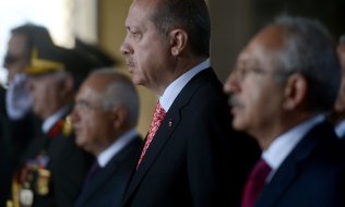 Recep Tayyip Erdoğan (links) und Kemal Kılıçdaroğlu. (© picture-alliance/AA / Mahmut Serdar Alakus)
