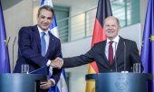 Griechenlands Premier Mitsotakis (links) und Kanzler Scholz am 14. November in Berlin. (© picture alliance/dpa  Kay Nietfeld)