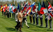 The flags of the seven new Nato states on display in a ceremony on 15 April 2004. (© picture-alliance / dpa / Yves_Boucau)