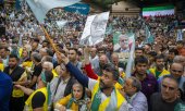 Pezeshkian supporters at an election rally.  (© picture alliance/dpa / Arne Immanuel Bänsch)