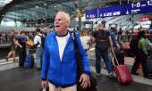 England fan at Berlin's Hauptbahnhof train station. (© picture-alliance/empics / Bradley Collyer)