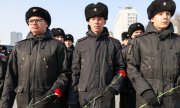 Marine-Kadetten bei einer Gedenkzeremonie in Wladiwostok im Januar 2026. (© picture alliance / TASS / Ilya Averyanov)