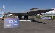 Modellpräsentation des FCAS-Flugzeugs (Future Combat Air System) auf der Pariser Luftfahrtmesse 2023.  (© picture alliance / NurPhoto  Nicolas Economou)