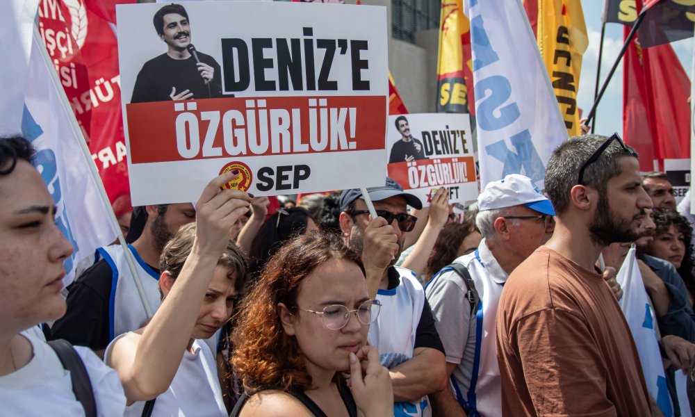 Turquie : un comique emprisonné pour des blagues